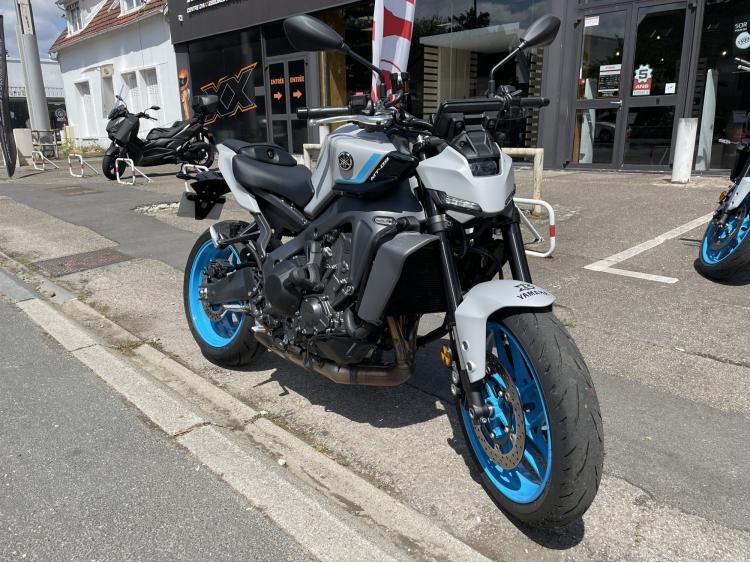 YAMAHA MT-09  Y-AMT